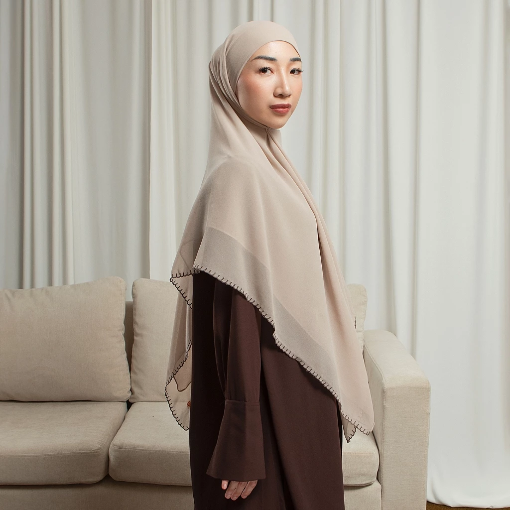 Lozy Hijab - Bordee Khimar Bandana (Scallop Embroidery Khimar Bandana Bahan Ceruty Babydoll)