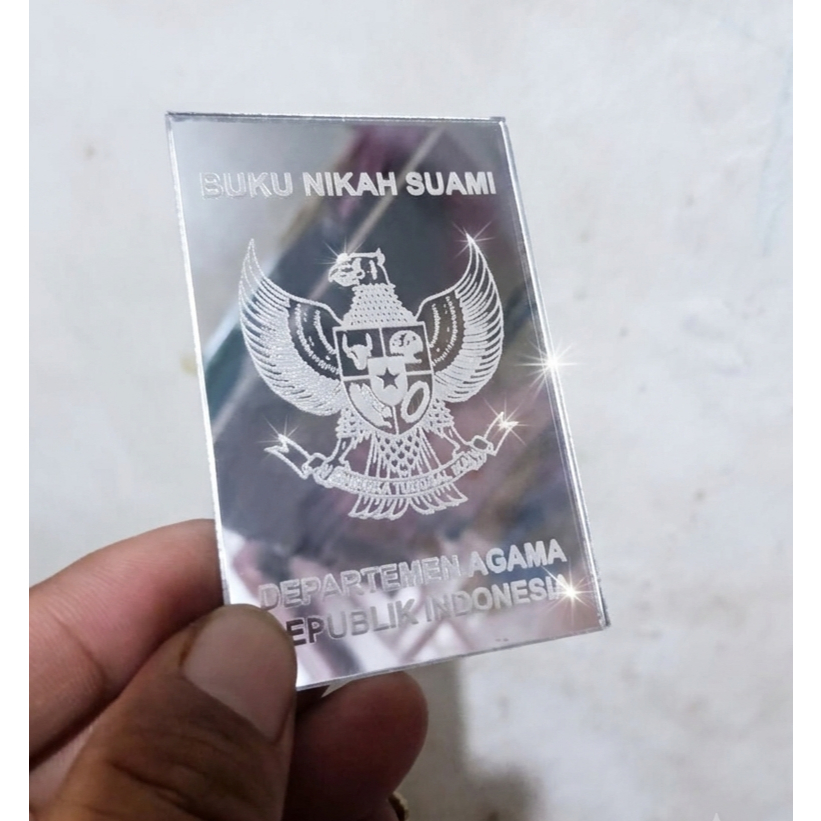 Sepasang Replika Buku Nikah Akrilik Mirror Gold Hiasan Dekorasi Mahar - Gambar 2