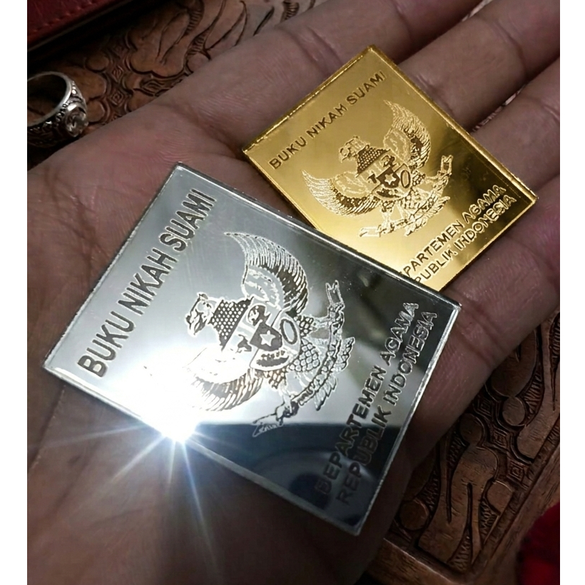 Sepasang Replika Buku Nikah Akrilik Mirror Gold Hiasan Dekorasi Mahar