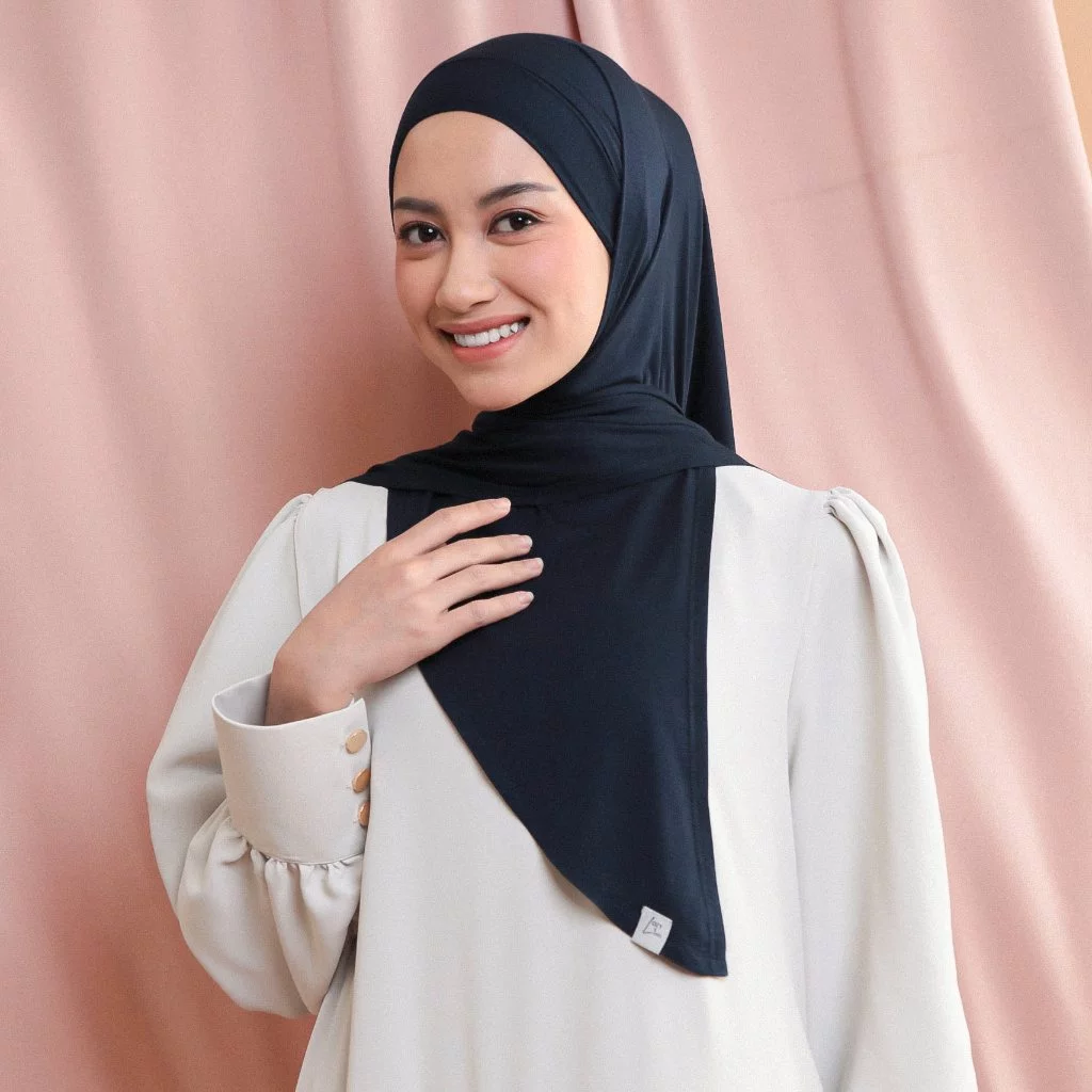 Lozy Hijab - Lesti Instan Bandana Liva Eco (Khiban Kaos Pashmina Instan Bandana Bahan Liva Eco) - Gambar 4