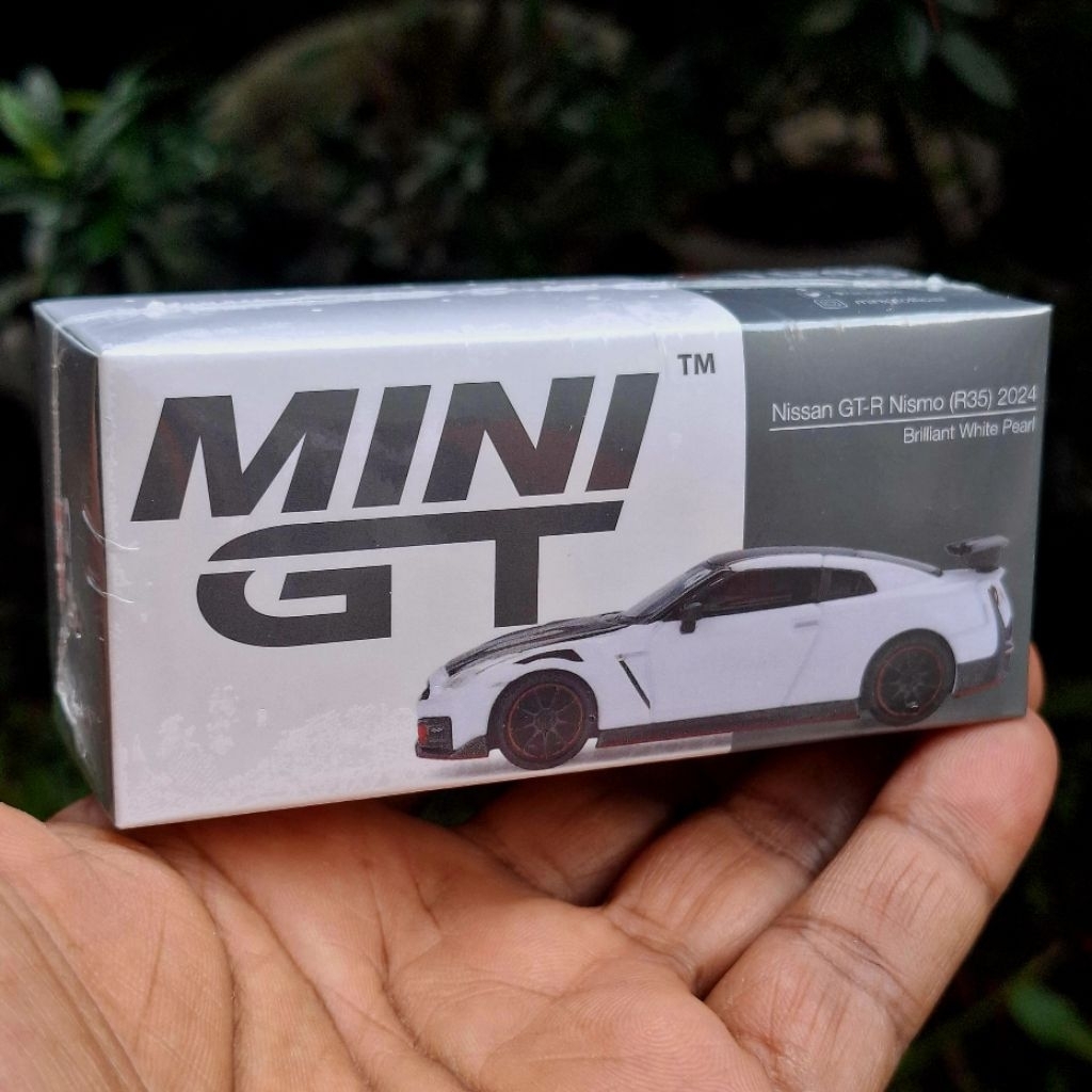 Mini GT Nissan GT-R Nismo R35 2024 Brilliant White Pearl | Shopee Singapore