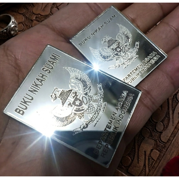 Sepasang Replika Buku Nikah Akrilik Mirror Gold Hiasan Dekorasi Mahar - Gambar 4