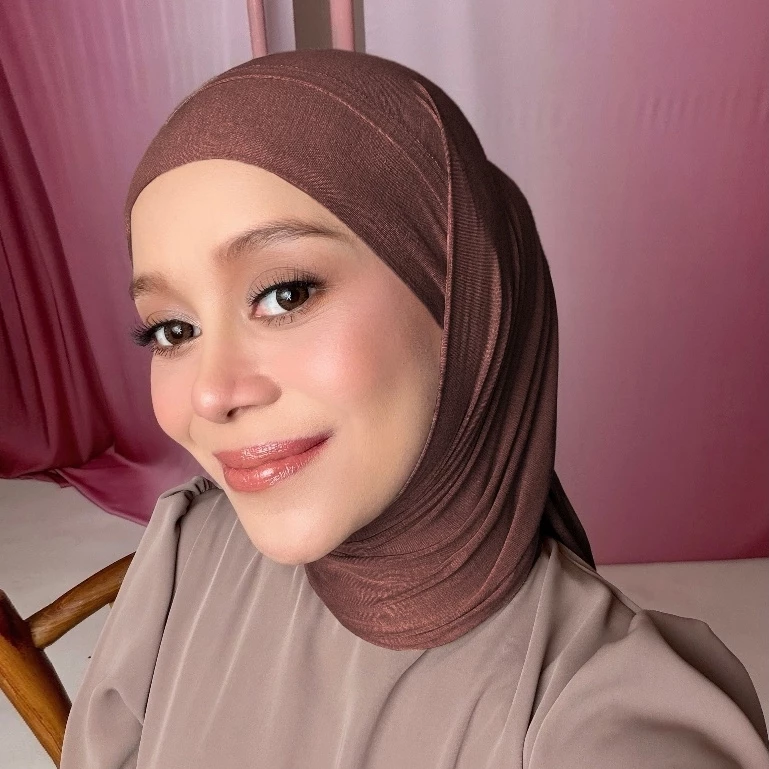 Lozy Hijab - Lesti Instan Bandana Lozy x Lesti Kejora (Khiban Kaos Pashmina Instan Bandana Bahan Viscose Rayon)
