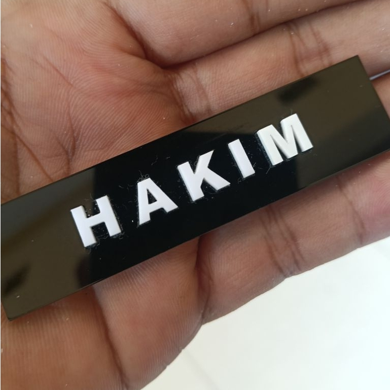 Nametag timbul hitam putih magnet