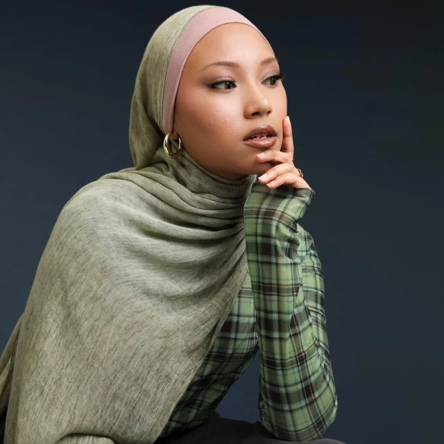 Lozy Hijab - Viscose Crinkle Shawl (Hijab Pashmina Modal Textured Bahan Crinkle Viscose) - Gambar 3