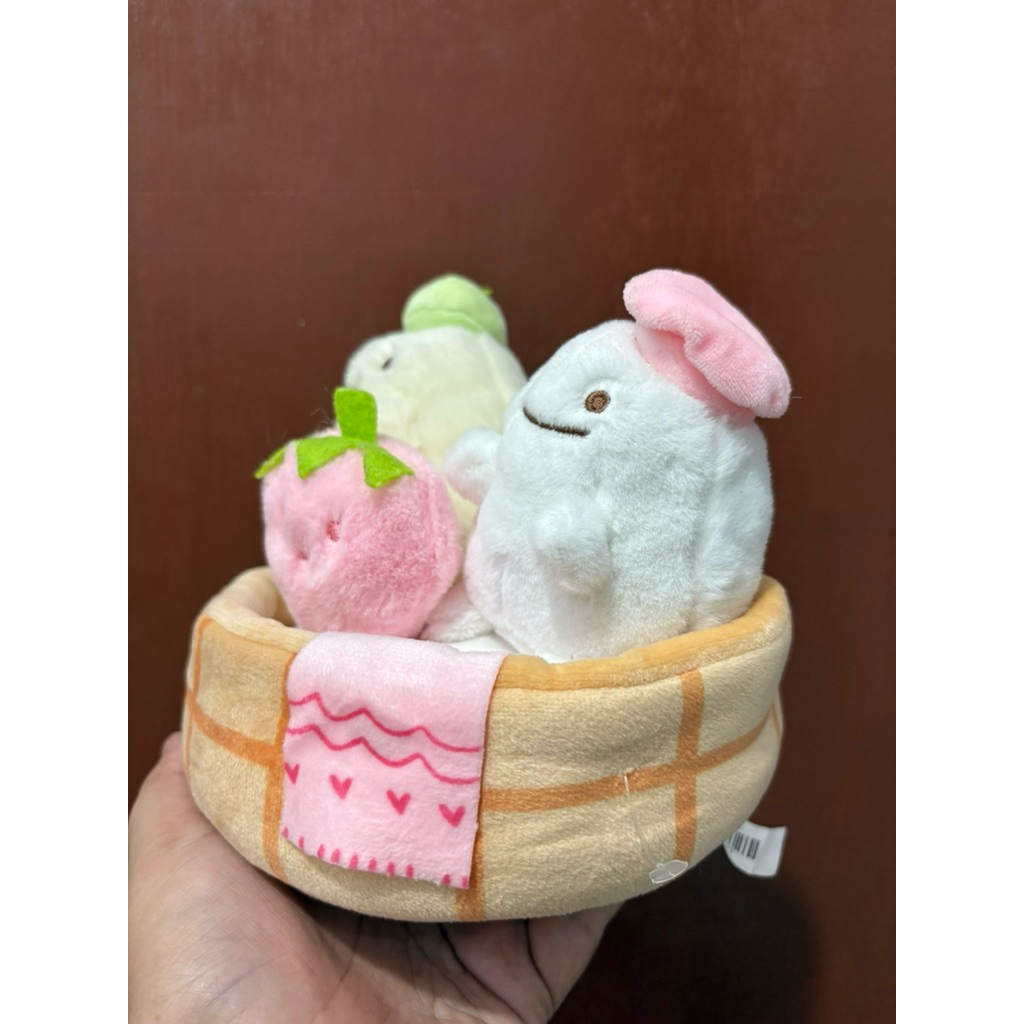 Boneka Sumiko Gurashi Replika Buah Stroberi Dalam Keranjang - Gambar 3
