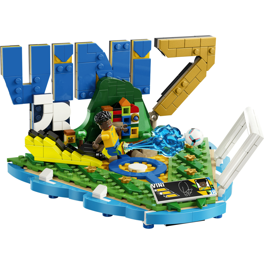 LEGO Editions Football 43027 Vini Jr. – Soccer Highlights (510 Pieces), FIFA World Cup 2026 Collection, Toys, Bricks, Mainan Anak Laki Laki - Gambar 3