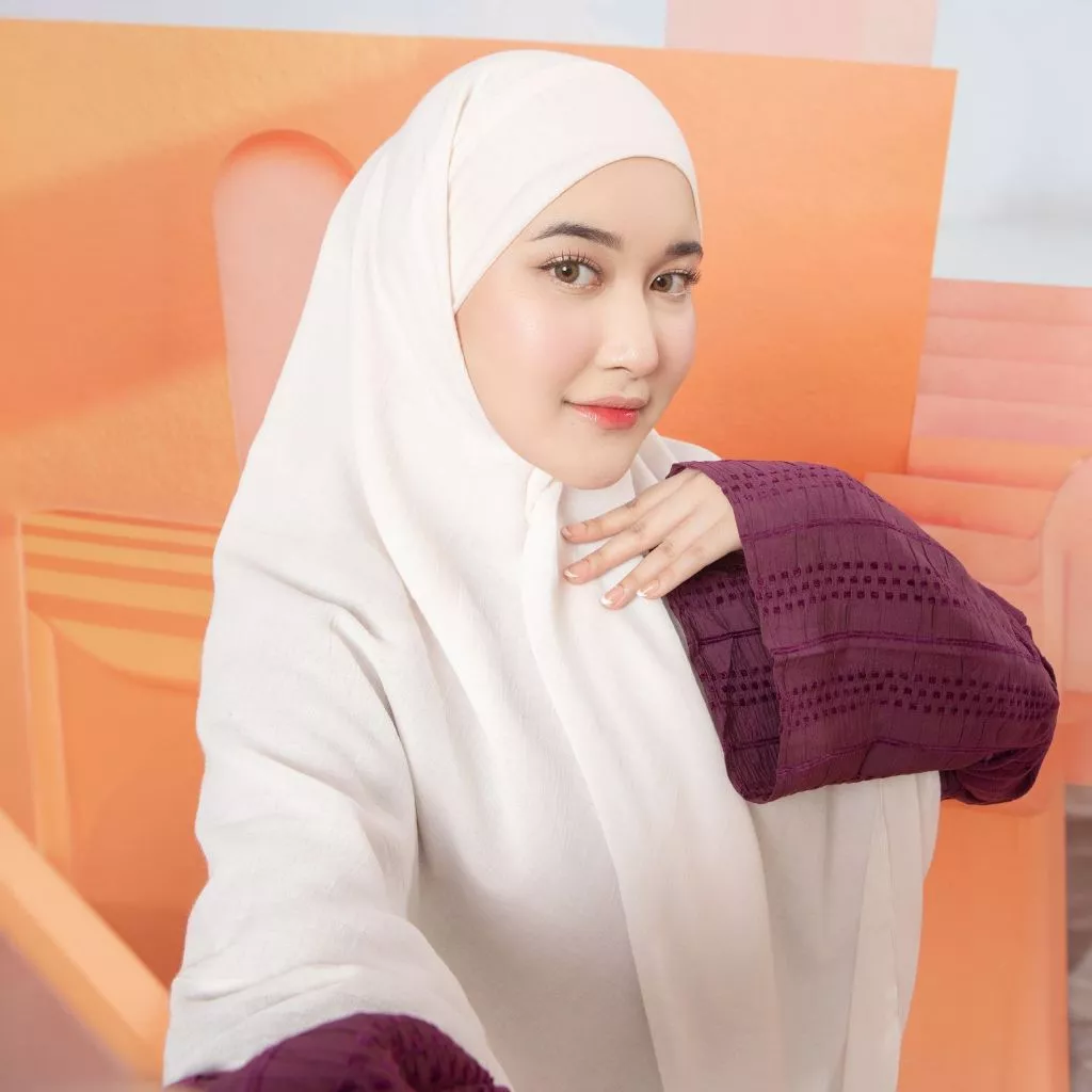Lozy Hijab - Syifa Khimar Bandana Lozy x Syifa Kamila (Khiban Syari Bahan Voal dan Ceruty Baby doll) - Gambar 4