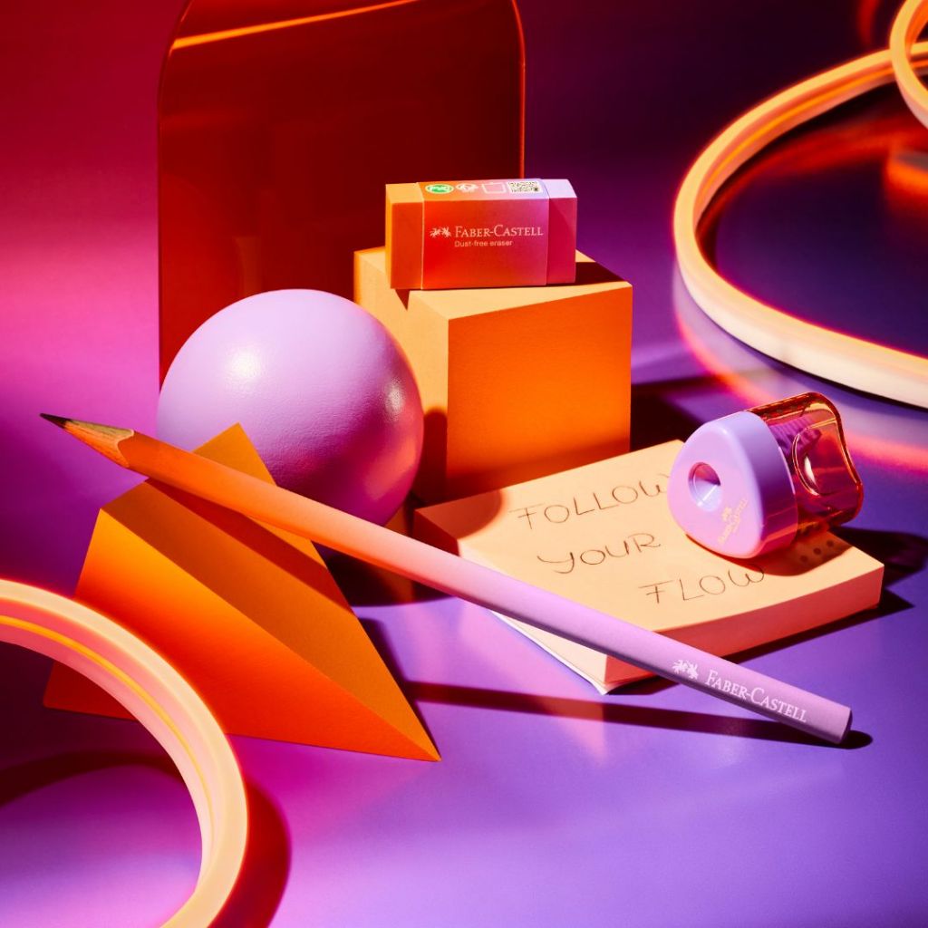 Faber-Castell Follow Your Flow Pensil Menulis Triangular Ergonomis