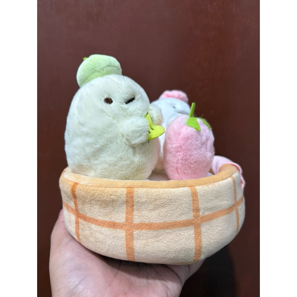Boneka Sumiko Gurashi Replika Buah Stroberi Dalam Keranjang - Gambar 2