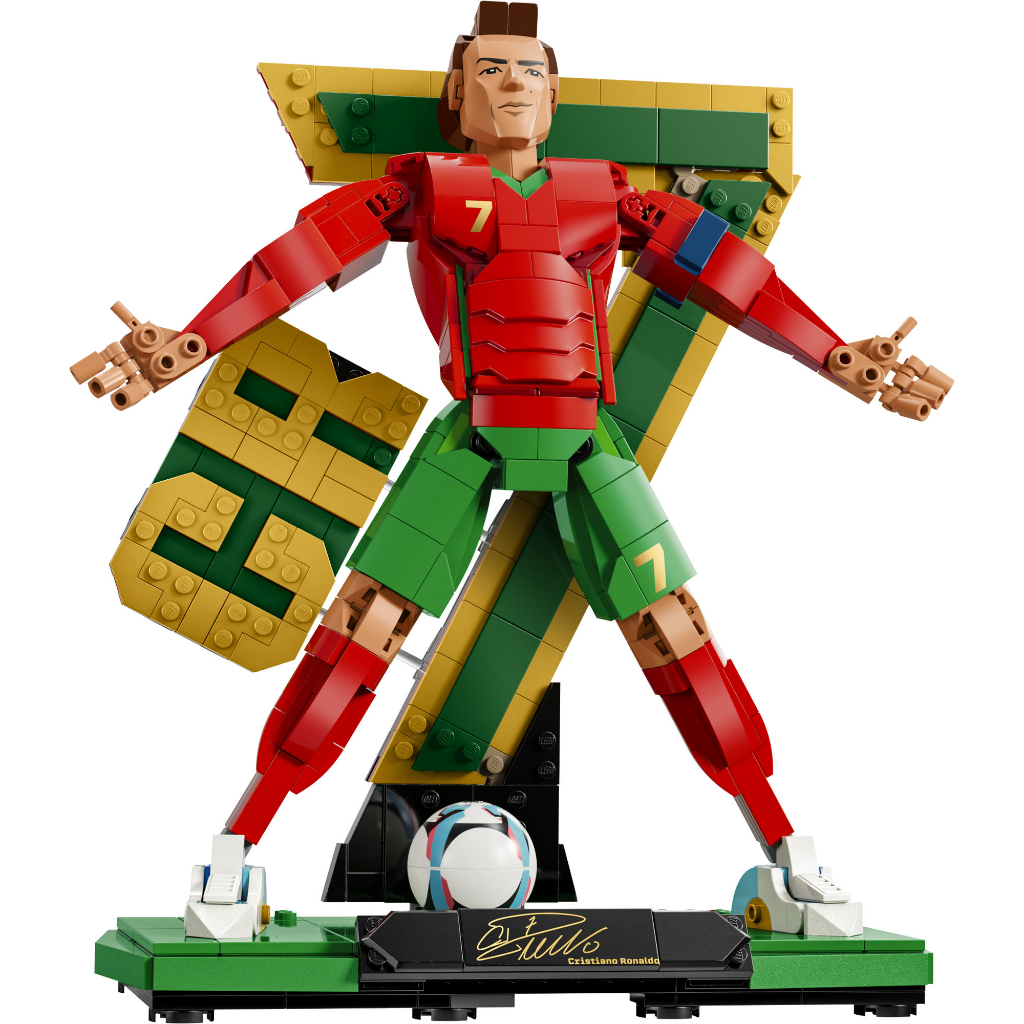 LEGO Editions Football 43016 Cristiano Ronaldo – Soccer Legend (854 Pieces), FIFA World Cup 2026 Collection, Toys, Bricks, Mainan Anak Laki Laki - Gambar 2