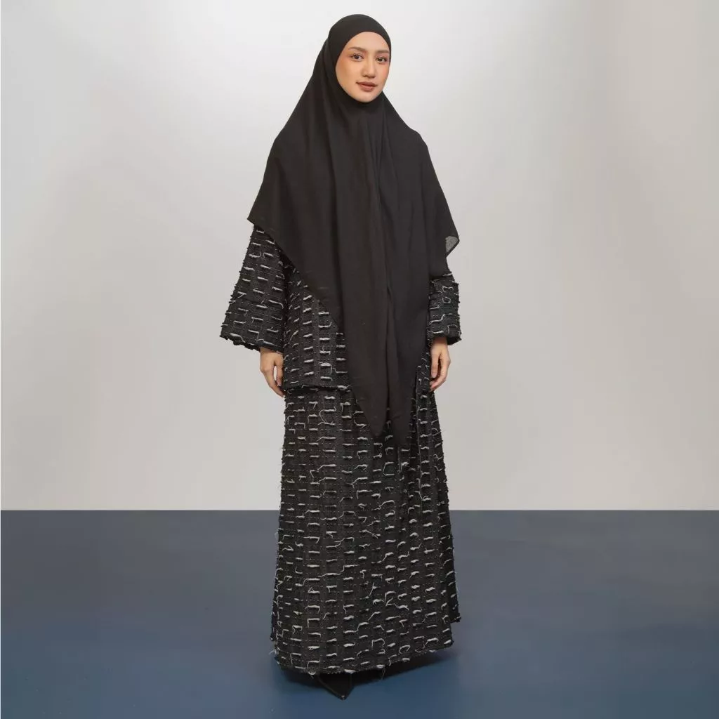 Lozy Hijab - Aluna Denim Set (Set Blouse Skirt Jeans Bahan Cotton Denim Unfinished Look) - Gambar 3