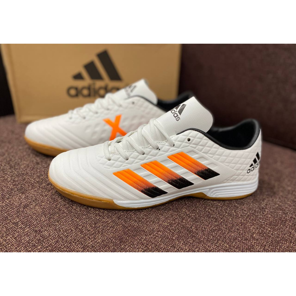 White and gold hot sale indoor soccer shoes