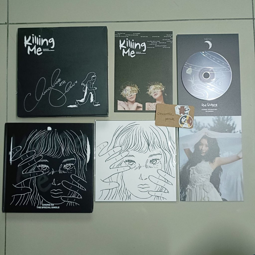 CHUNGHA Hands outlet on Me MWAVE Signed Autographed Album