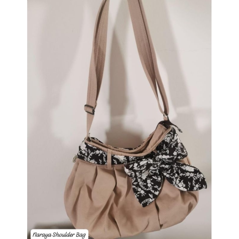 Naraya sling bag sale