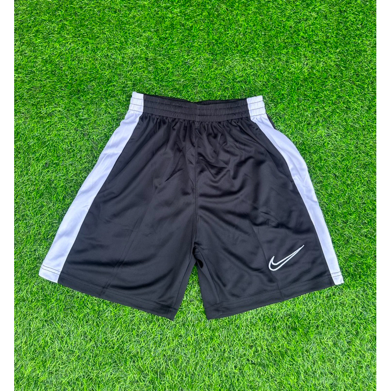 White nike hot sale gym shorts