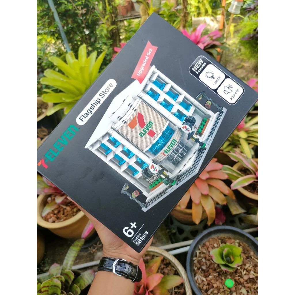 7 ELEVEN FLAGSHIP BUILDING BLOCK [UPGRADE SET 2025] | Shopee Singapore