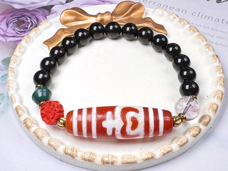 お値打ち品 チベット 西蔵 老礦石 宝瓶天珠 dzi beads - メルカリ