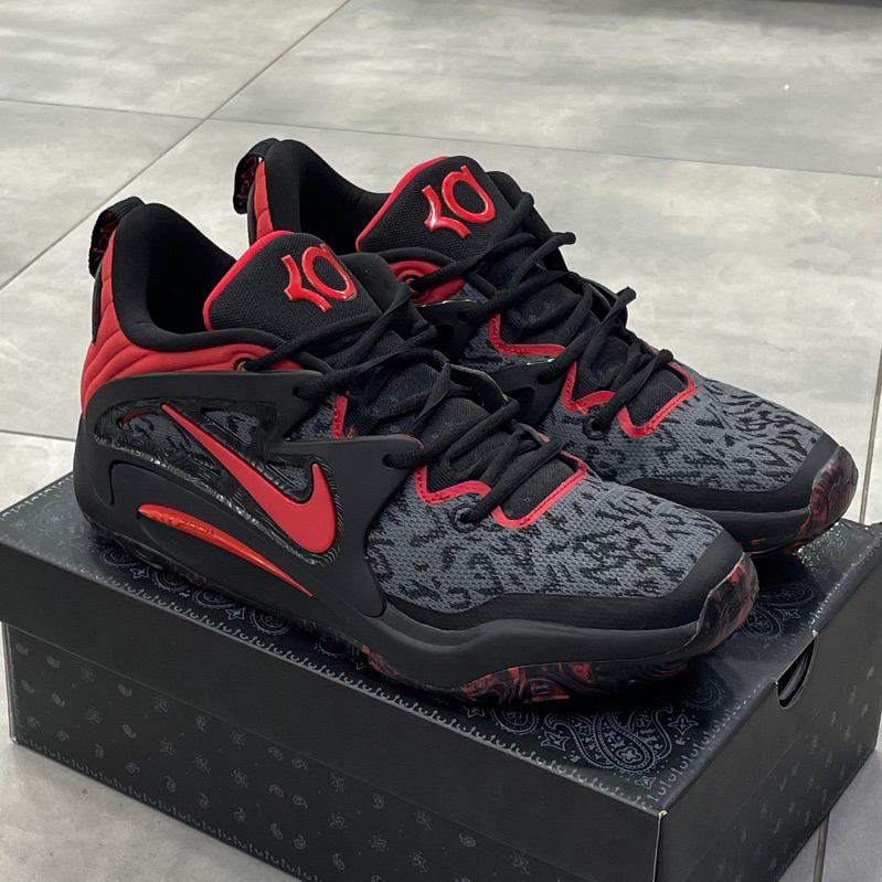 Red kd hot sale basketball shoes