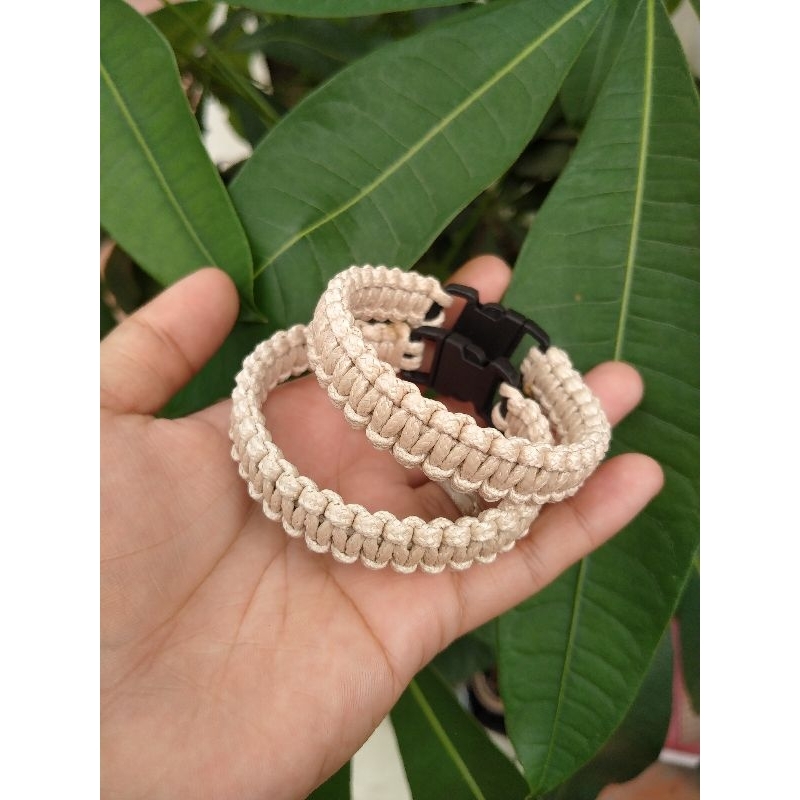 Bracelet lock knot clearance