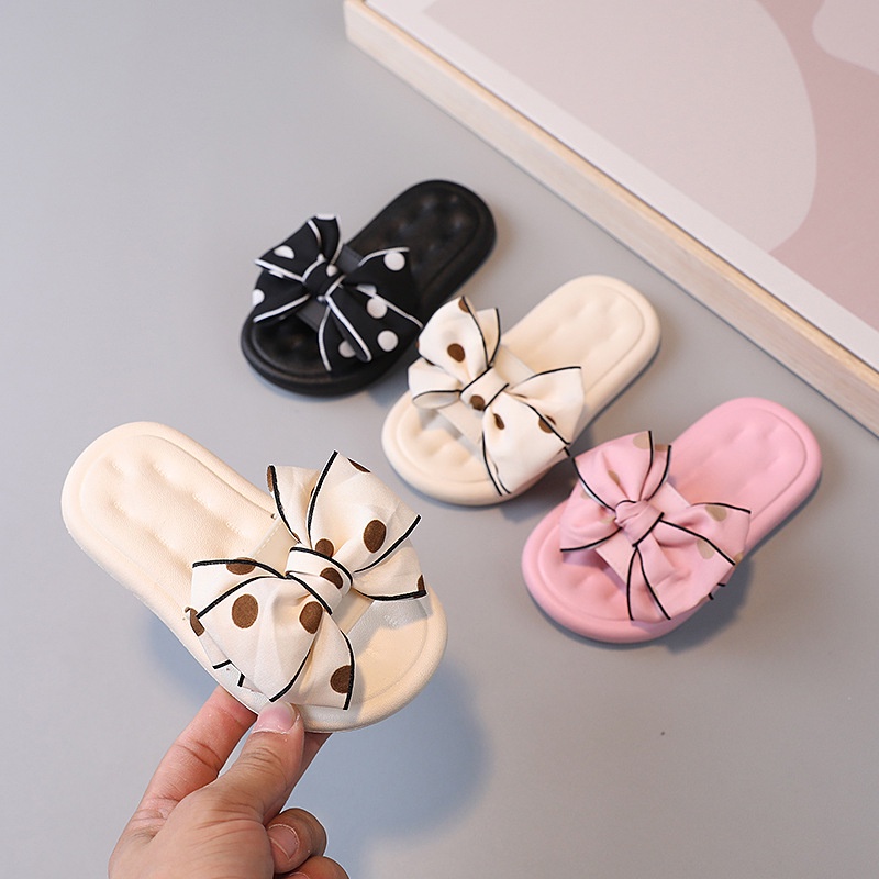 Girls on sale trendy slippers