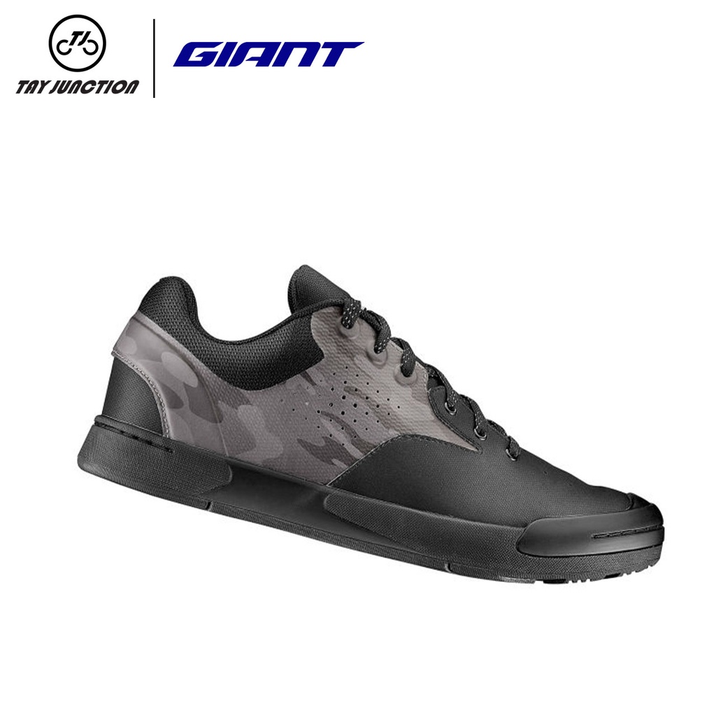 Giant mountain bike on sale shoes