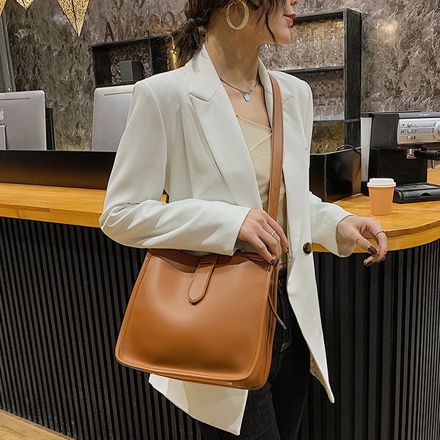 1317#?  Ready Stock  in SG ?2022 new fashion Single Shoulder Bag Messenger Bag simple and versatile Bucket Bag