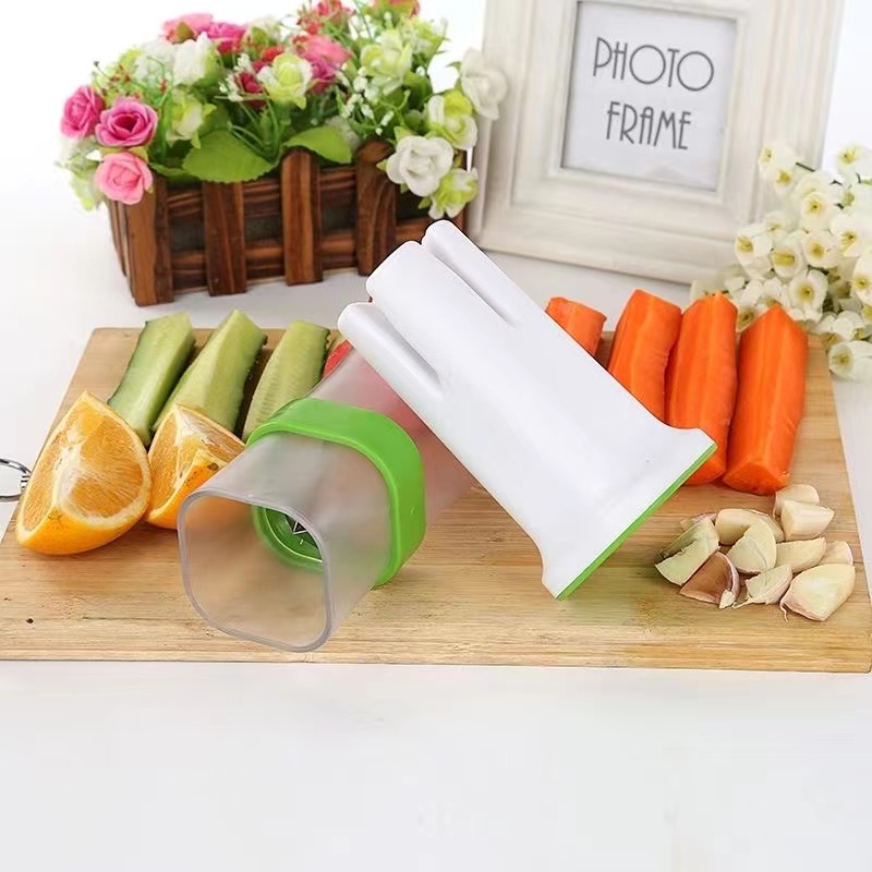 Clearance Sales,Kitchen Cucumber Divider Carrot Strawberry Splitter Gadget  Cutting Tool 