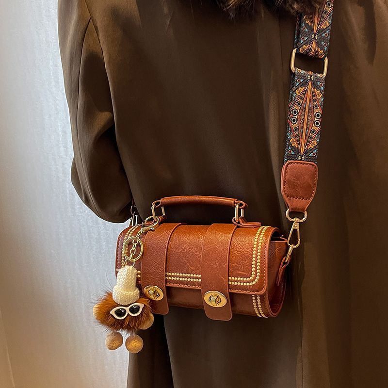 [Yi Sen Yi] niche design small bag women's autumn and winter New Fashion broadband messenger bag popular portable Boston bag 2YHM