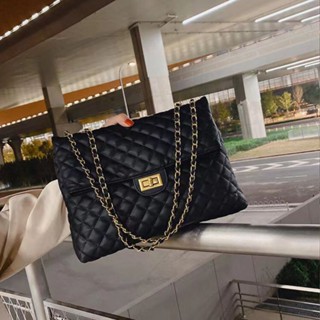 Chain on sale tote handbag