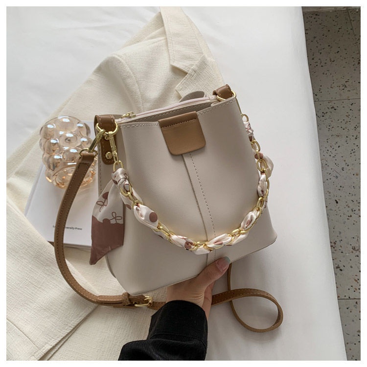 [Yi Sen Yi] summer fashion bag women's new fashion chain portable bucket bag advanced texture messenger bag 6YNR