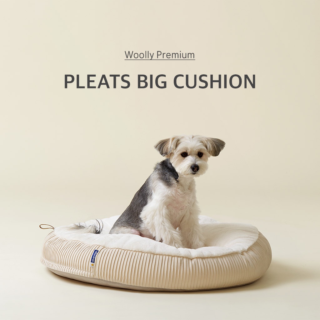 Woolly pet in style. Pleats big cushion/ Comfortable and cozy/big size
