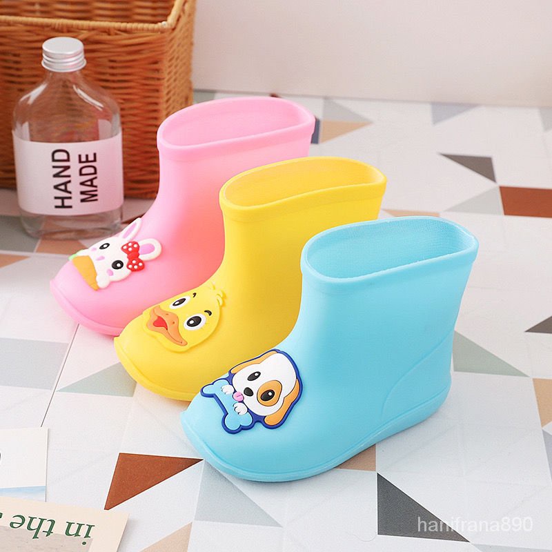 Cute cheap hot sale rain boots