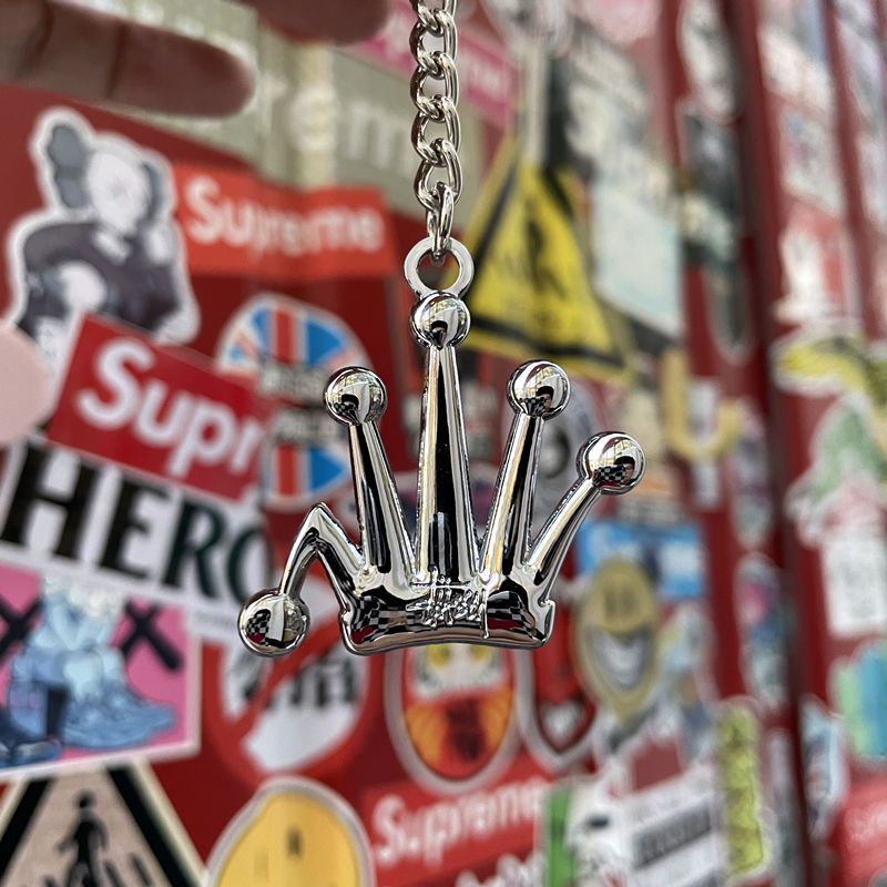 现货Stussy METAL BENT CROWN KEYCHAIN 经典皇冠钥匙扣 挂件配件