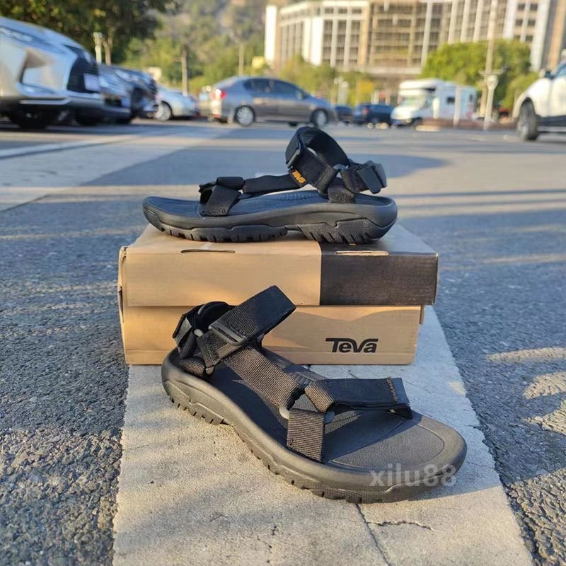 Teva best sale hurricane 36