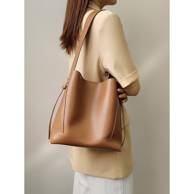 Genuine Leather Bucket Bag Women's Large Capacity Genuine Leather Bag 2023 New Crossbody Bag Commuter Tote Shoulder Bag Women