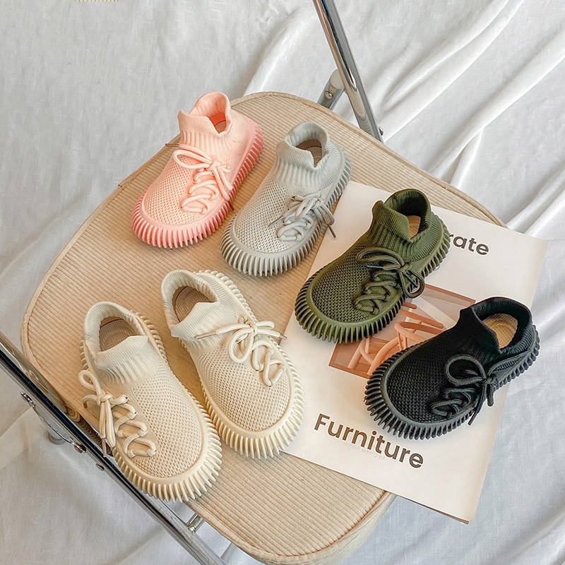 Newborn hot sale baby yeezys