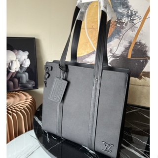Louis Vuitton Aerogram iPad Pouch Black in Grained Calfskin