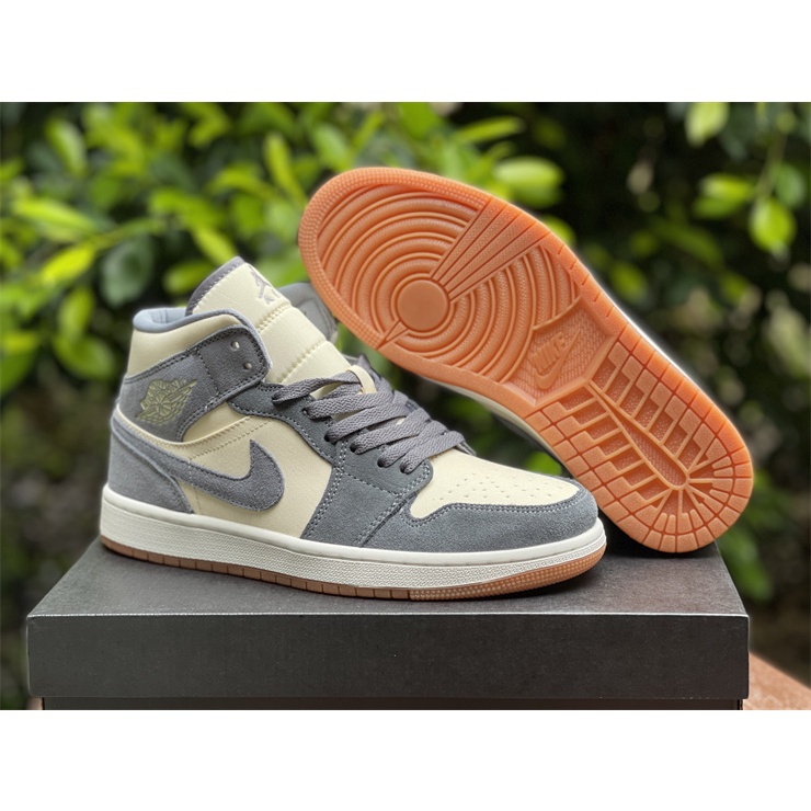 Nike air jordan hot sale 1 mid shoe