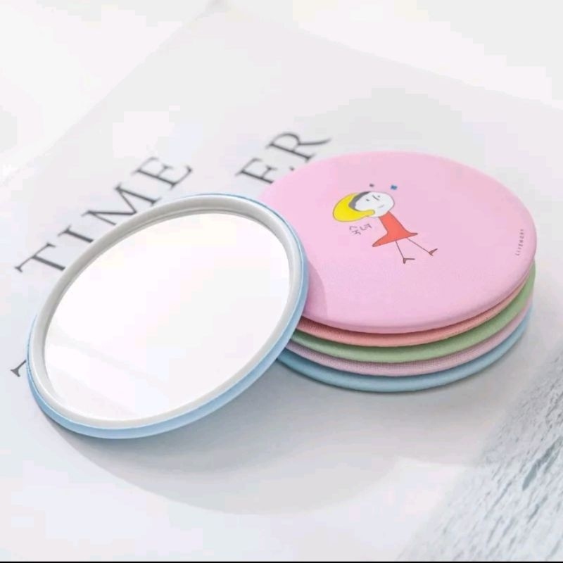 1PCS Cermin Bulat Mini Gambar Motif Karakter Lucu Kaca Portable Dandan Traveling Hand Mirror Make Up A019 - Gambar 4