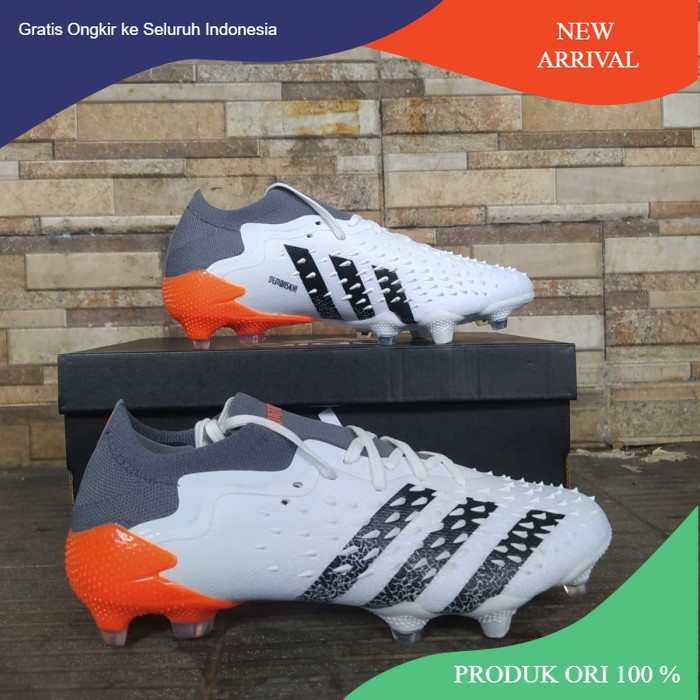 Red and white hot sale adidas soccer cleats