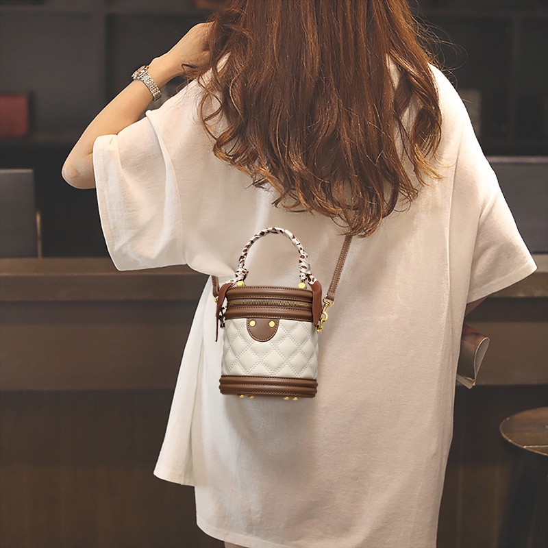 New Women's Crossbody Bag Summer Leather Carrying Bag