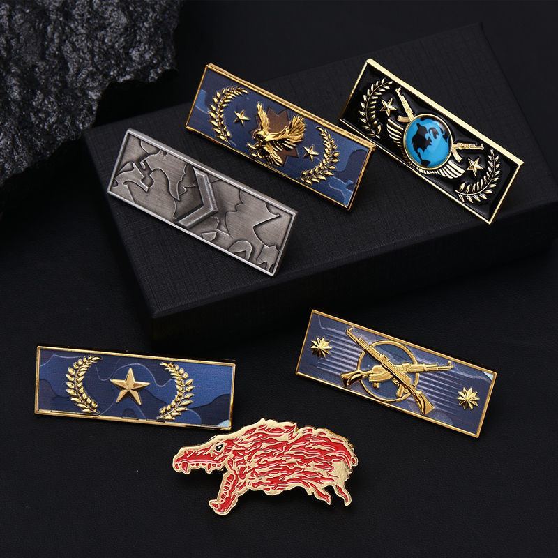 CSGO Game Merchandise Classic Badge Roaring Gold Silver Earth Game ...