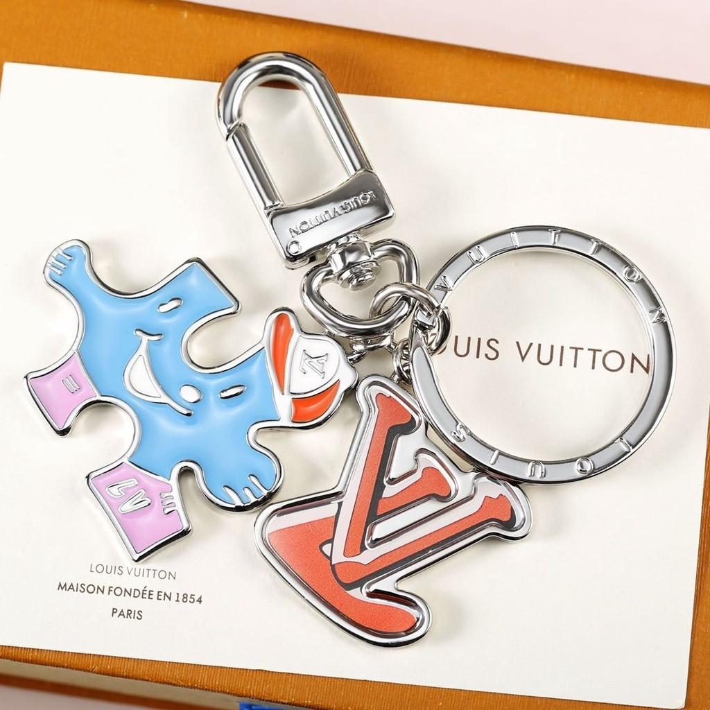 L*V New High-Quality Puzzle Cartoon Alphabet Keychain Colorful Zinc ...