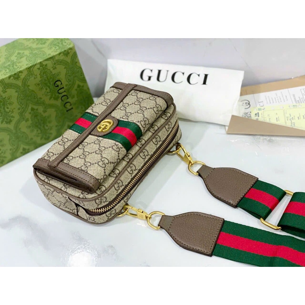 Hand held Handbags Are Extremely Beautiful And Luxurious Going