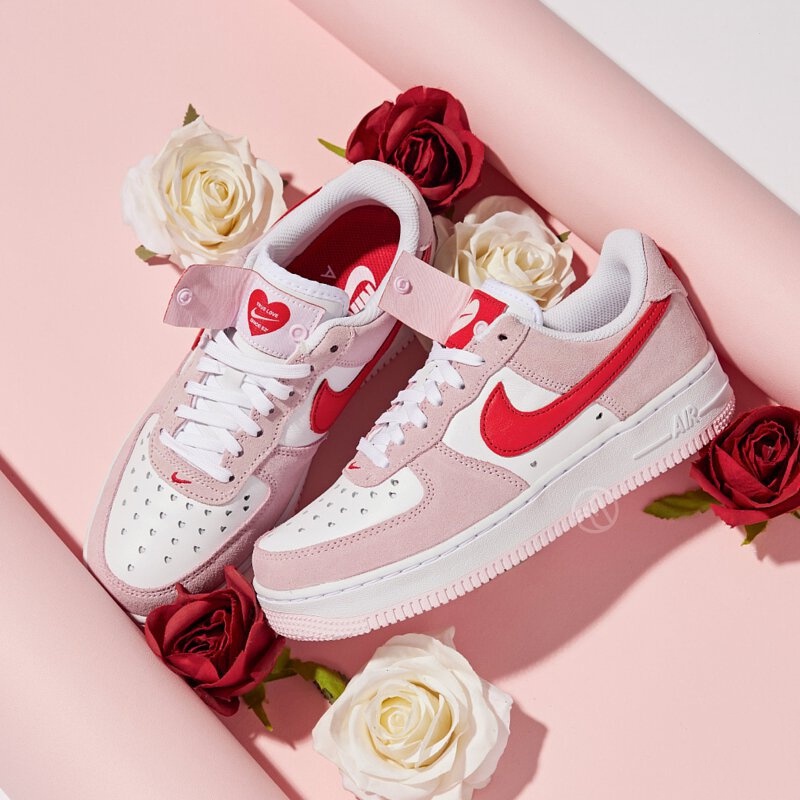 Nike air force 1 womens pink & hot sale white flowers