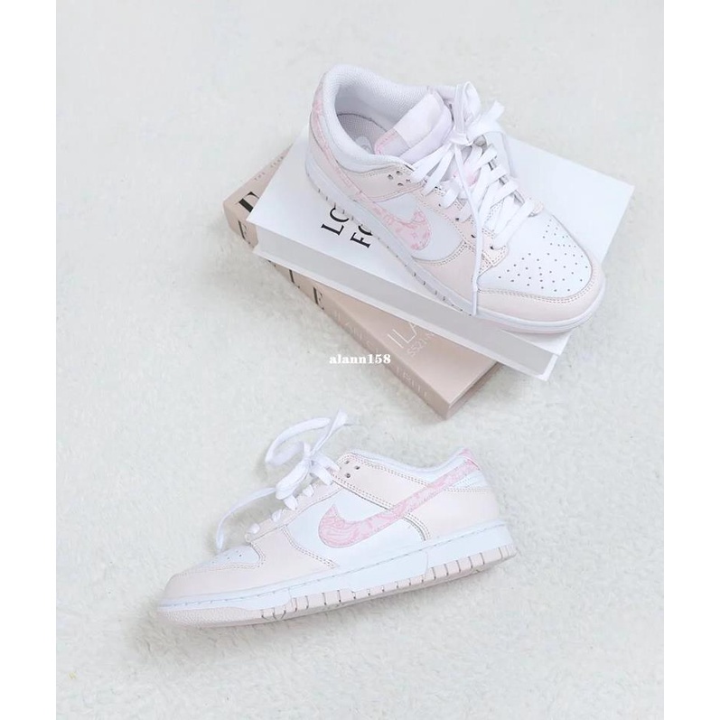 White nike hot sale with flowers