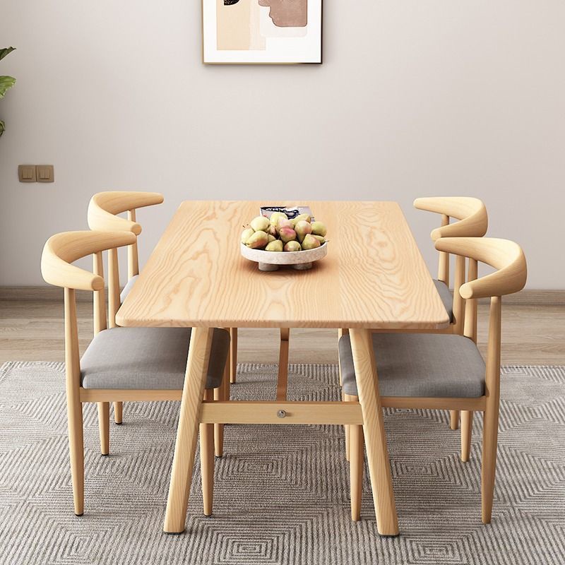 Minimalist table and online chairs