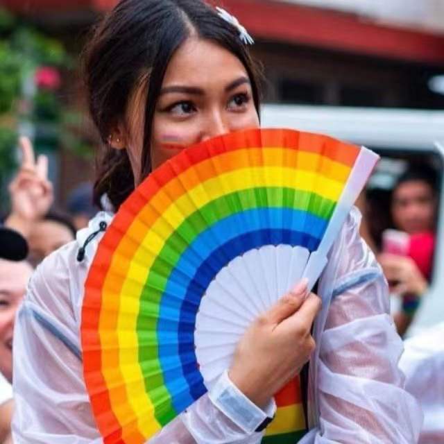Folding Hand Fan LGBT Fans Festival Pride Rainbow Fans Hand Rave Fan ...