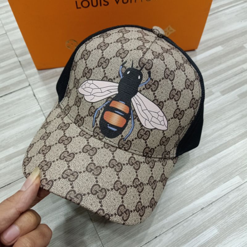 Gucci bee best sale hat black